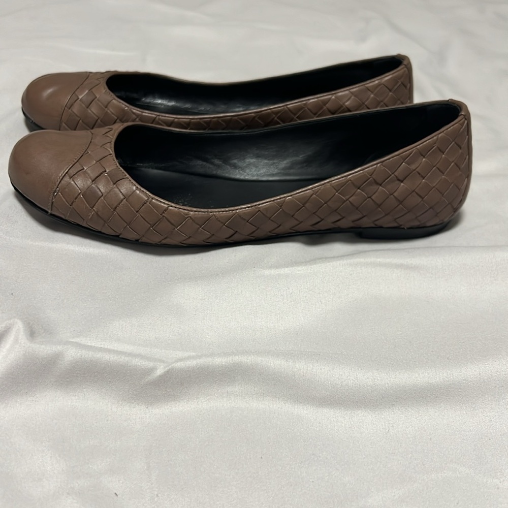 Bottega Veneta flats in brown Intrecciato Weave leather, matching tone cap toe.